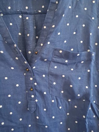 Camiseta Zara Talla S Lunares azul y blanca