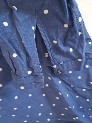 Camiseta Zara Talla S Lunares azul y blanca