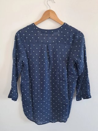 Camiseta Zara Talla S Lunares azul y blanca