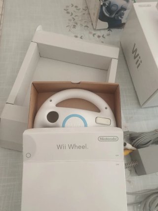Nintendo Wii + Mario Kart Wii