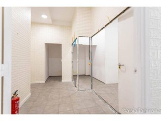 Local comercial en venta en Eixample Sud – Migdia en Girona