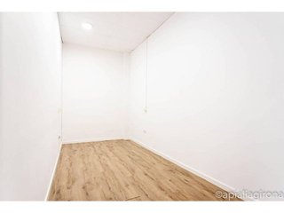 Local comercial en venta en Eixample Sud – Migdia en Girona