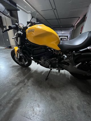 Ducati Monster 821 Amarilla Edicion Limitada