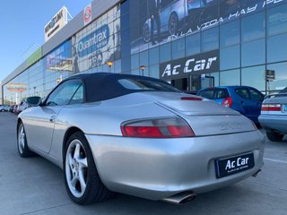 PORSCHE 911 Carrera 4 Cabrio
