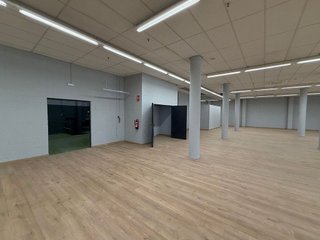 Local comercial en alquiler en Montigalà -Sant Crist en Badalona