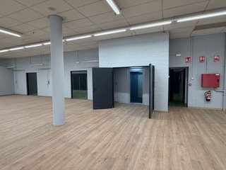 Local comercial en alquiler en Montigalà -Sant Crist en Badalona