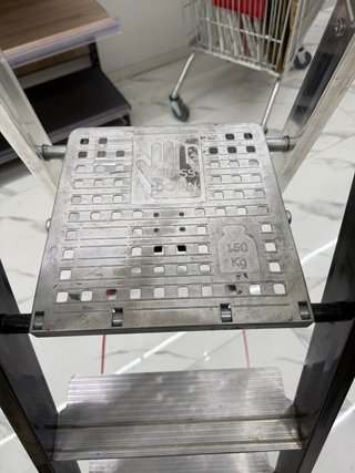 Escalera aluminio plegable 5 peldaños