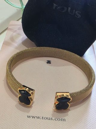 Pulsera T Negra y Dorada