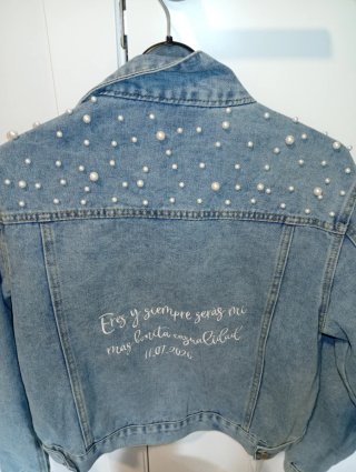 Chaqueta vaquera con perlas Talla S