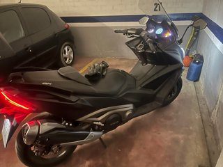 Kymco AK 550 Maxi Scooter Negra