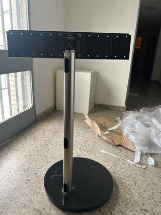 Pie TV Loewe Negro (32” a 65”)