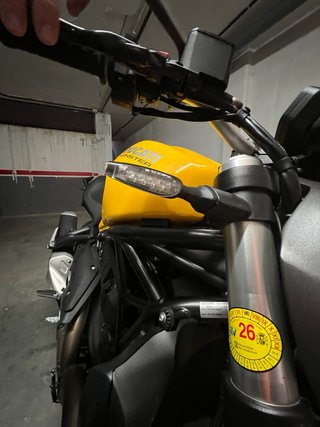 Ducati Monster Amarilla 821  Edicion Limitada