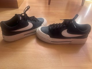 Zapatillas Nike Negras y Blancas