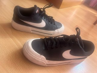 Zapatillas Nike Negras y Blancas