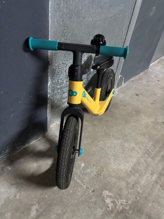 Bicicleta equilibrio Kinderkraft amarilla