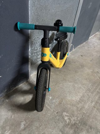 Bicicleta equilibrio Kinderkraft amarilla