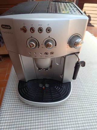 Cafetera DeLonghi Magnífica Automática