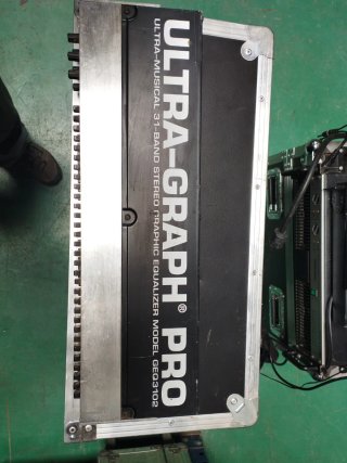 Ecualizador Behringer Ultra-Graph Pro