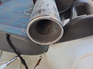 Tubo de escape coche.  De acero