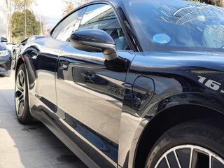 Porsche Taycan -