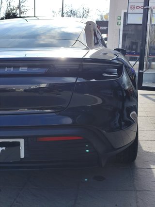 Porsche Taycan -