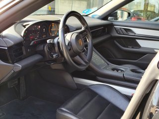 Porsche Taycan -