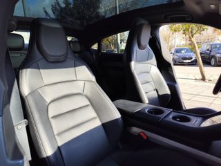 Porsche Taycan -