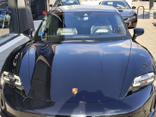 Porsche Taycan -