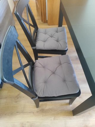 Mesa comedor extensible negra y 4 sillas