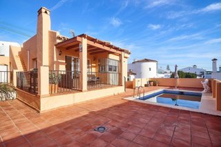 Chalet en venta en Calaburra - Chaparral en Mijas