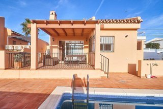 Chalet en venta en Calaburra - Chaparral en Mijas