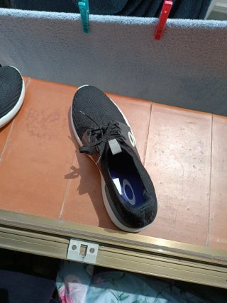 Zapatillas Oakley Negras y Doradas