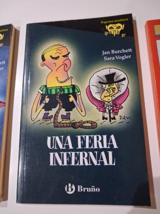 3 libros , 2 en español y 1 en catalán