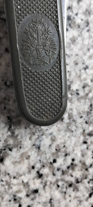 Navaja militar multiusos