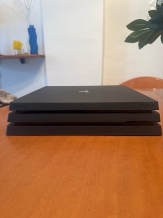 PS4 Pro 1TB + 2 mandos + GTA V + FIFA 19