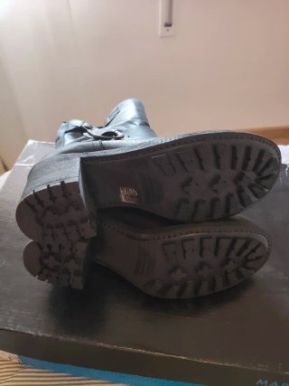 Botines de piel negros con hebillas