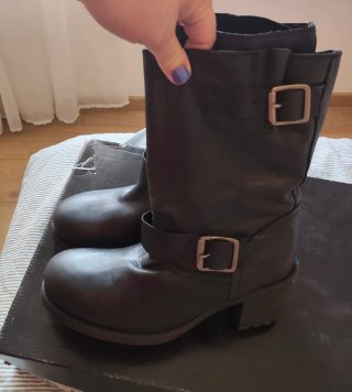 Botines de piel negros con hebillas