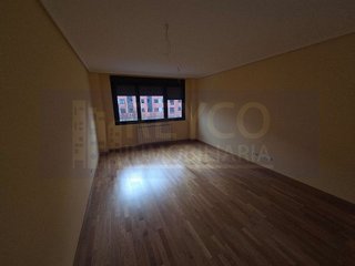 Piso en venta en Portillejo - Valdegastea en Logroño