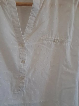 Blusa blanca manga larga con puntos talla M