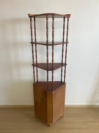 Estantería rinconera de madera