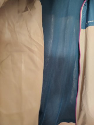 Chubasquero Quechua azul y marrón