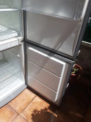 Nevera combi casi nueva