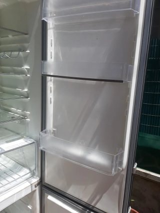 Nevera combi casi nueva