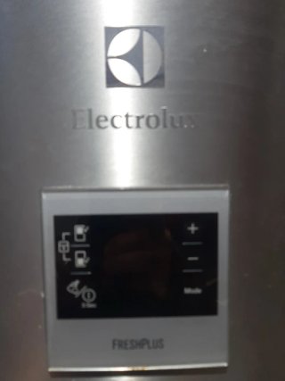 Nevera combi casi nueva