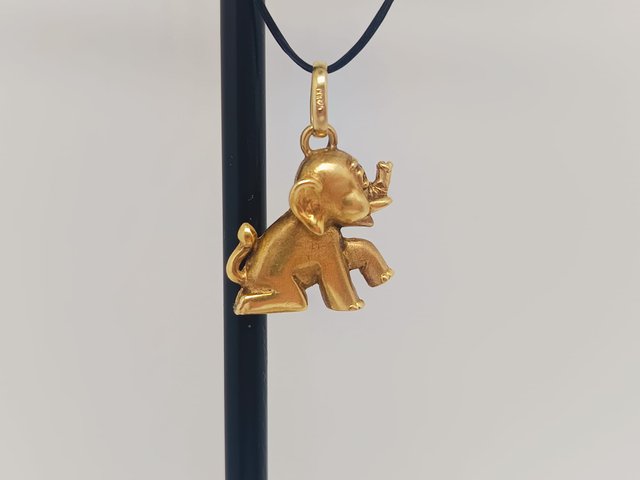 J-0849 Colgante elefante, oro 18K. Ocasión