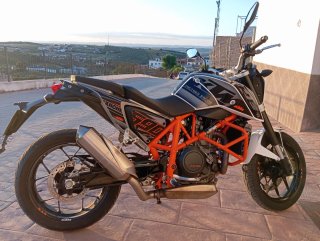 KTM Duke 690 - Negra y Naranja