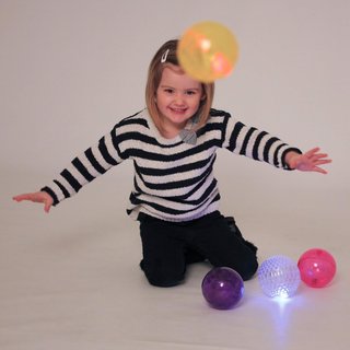 TickiT bola sensorial luz colores