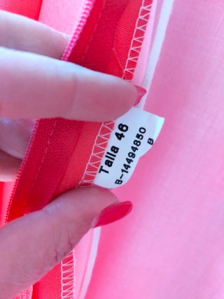 Vestido de flamenca color coral con volantes