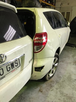 PORTON TOYOTA RAV4 SIN RUEDA 6700542381 DESNUDO