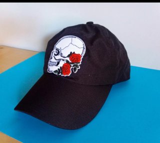 Cappello nero traspirante con toppa teschio